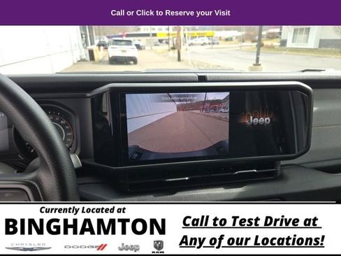 Used 2025 Jeep Gladiator Sport image 18