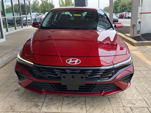 Used 2025 Hyundai Elantra SEL FWD image 2