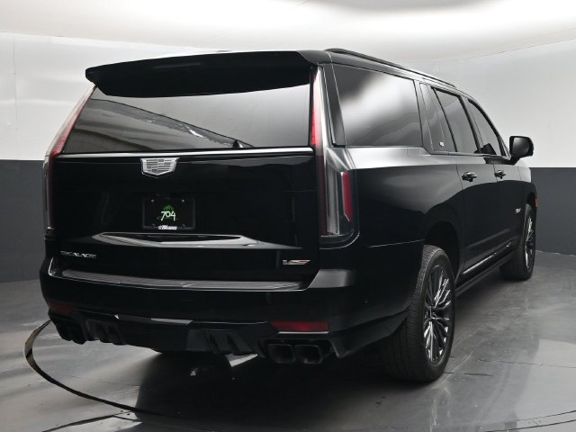 Used 2024 Cadillac Escalade ESV V w/ Heavy-Duty Trailer Package AWD/4WD image 28