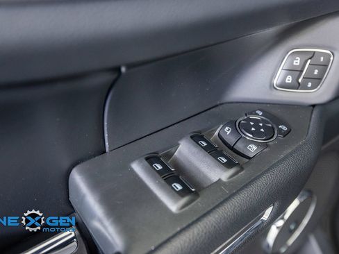 Used 2024 Ford Expedition Limited AWD/4WD image 12