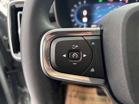 Certified 2025 Volvo XC40 B5 Plus image 24
