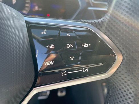 New 2024 Volkswagen Tiguan SE R-Line image 19