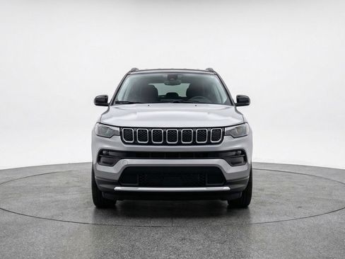 Used 2025 Jeep Compass Limited image 2