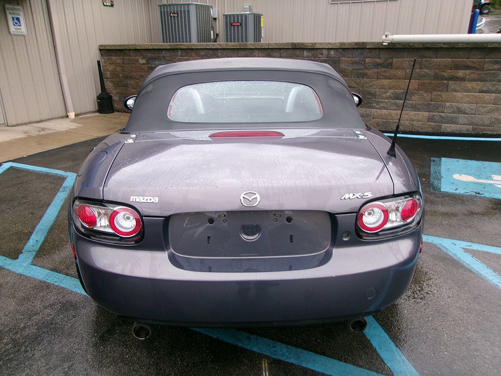 Used 2006 MAZDA MX-5 Miata Sport RWD image 7