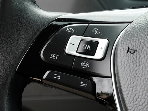 Used 2020 Volkswagen Tiguan SE AWD/4WD image 33