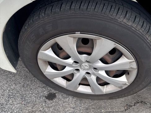 Used 2020 Toyota Corolla LE FWD image 10