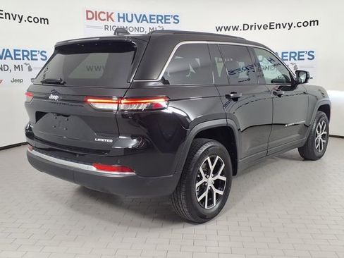 Used 2025 Jeep Grand Cherokee Limited AWD/4WD image 4