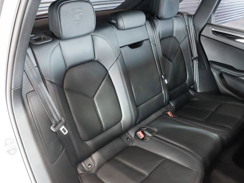 Used 2025 Porsche Macan image 6