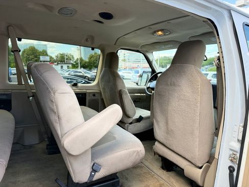 Used 2012 Ford E-350 and Econoline 350 XLT RWD image 22
