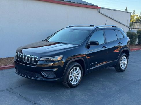 Used 2020 Jeep Cherokee Latitude FWD image 2