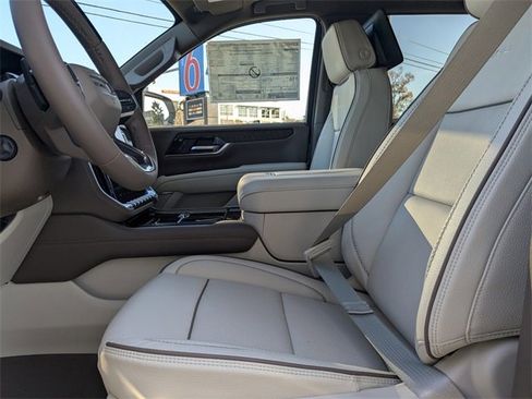 New 2026 GMC Yukon XL Denali w/ Denali Reserve Package image 23