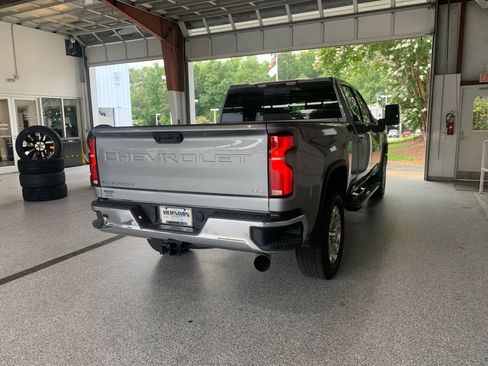 Used 2025 Chevrolet Silverado 2500 LTZ w/ LTZ Convenience Package AWD/4WD image 9