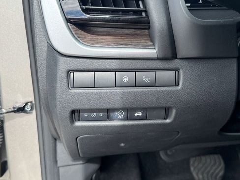 Used 2024 Nissan Rogue Platinum w/ Platinum Premium Package image 18