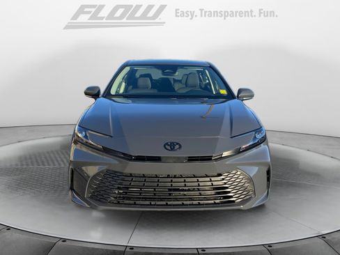 Used 2025 Toyota Camry LE image 3