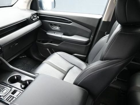 Certified 2024 Honda Pilot Touring image 11