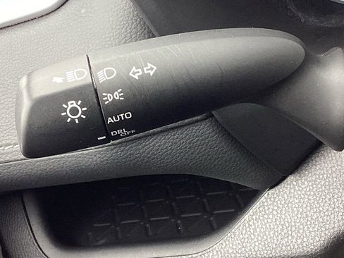 Used 2025 Toyota RAV4 XLE image 17