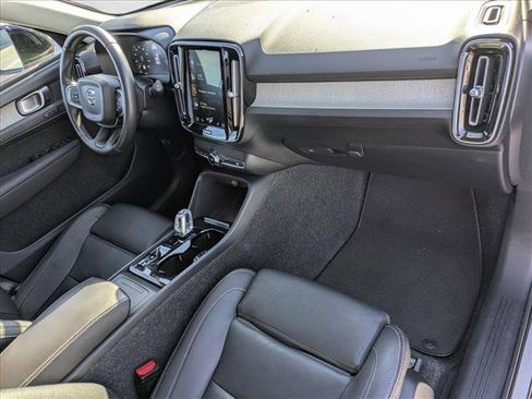 Used 2019 Volvo XC40 T4 Inscription image 23