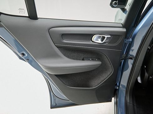 Certified 2023 Volvo C40 Recharge Core w/ Climate Package image 18