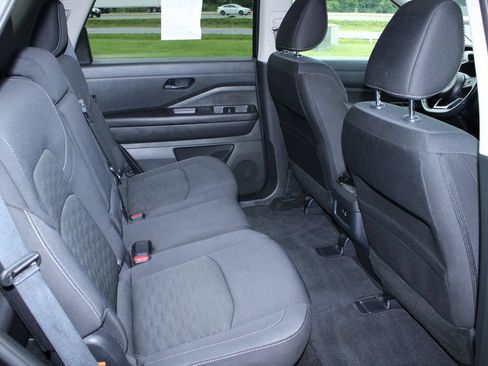 Used 2024 Nissan Pathfinder SV FWD image 14