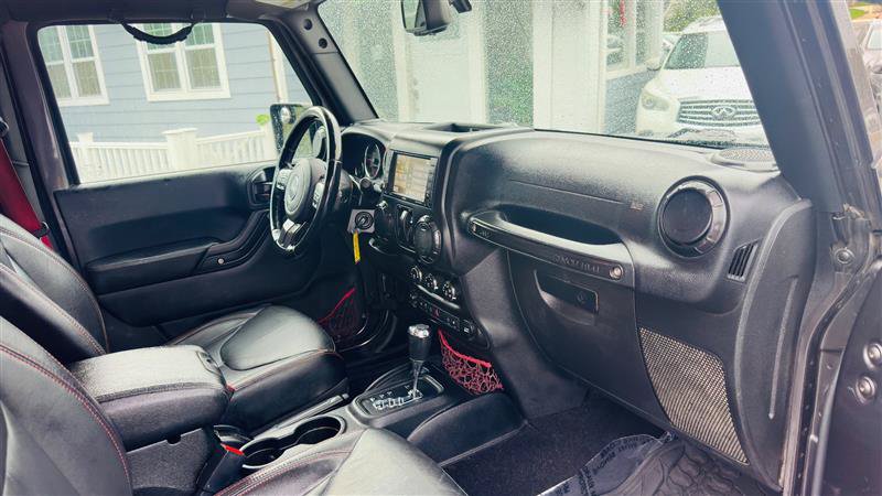 Used 2018 Jeep Wrangler Rubicon AWD/4WD image 17
