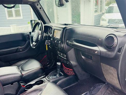 Used 2018 Jeep Wrangler Rubicon AWD/4WD image 17