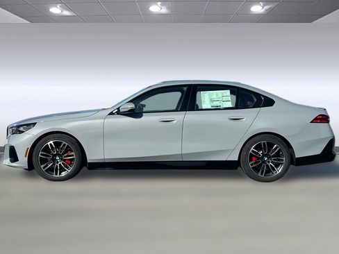 New 2026 BMW 540i xDrive w/ M Sport Package image 2