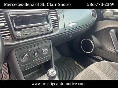 Used 2013 Volkswagen Beetle 2.0T FWD image 29