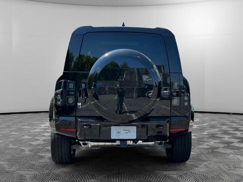 New 2026 Land Rover Defender 110 X-Dynamic SE AWD/4WD image 4