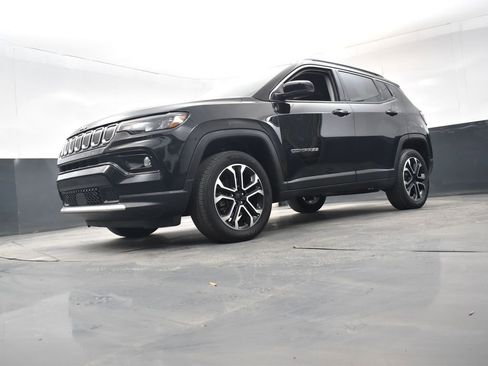 Used 2022 Jeep Compass Limited image 21
