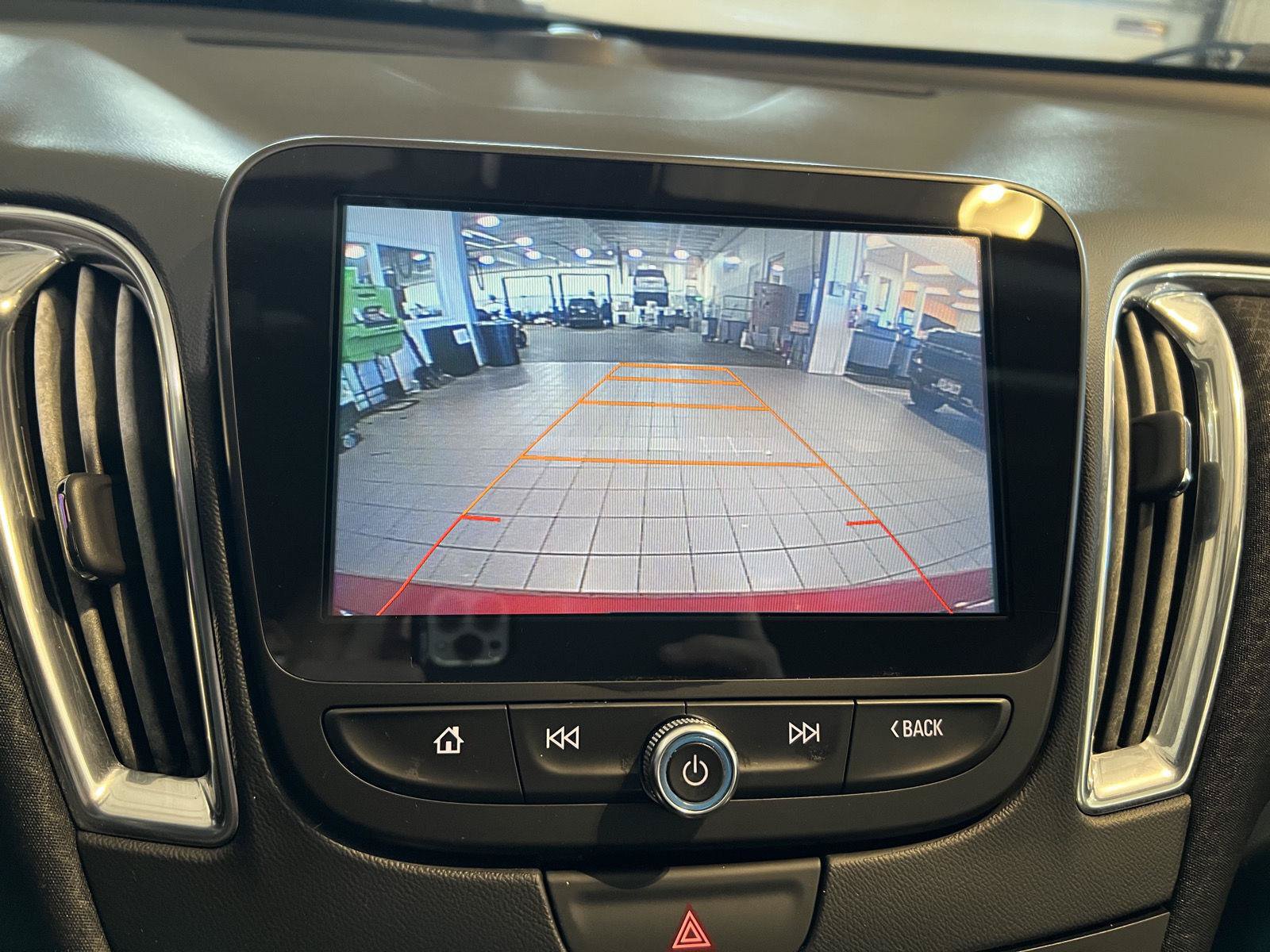 Used 2017 Chevrolet Malibu LT FWD image 26