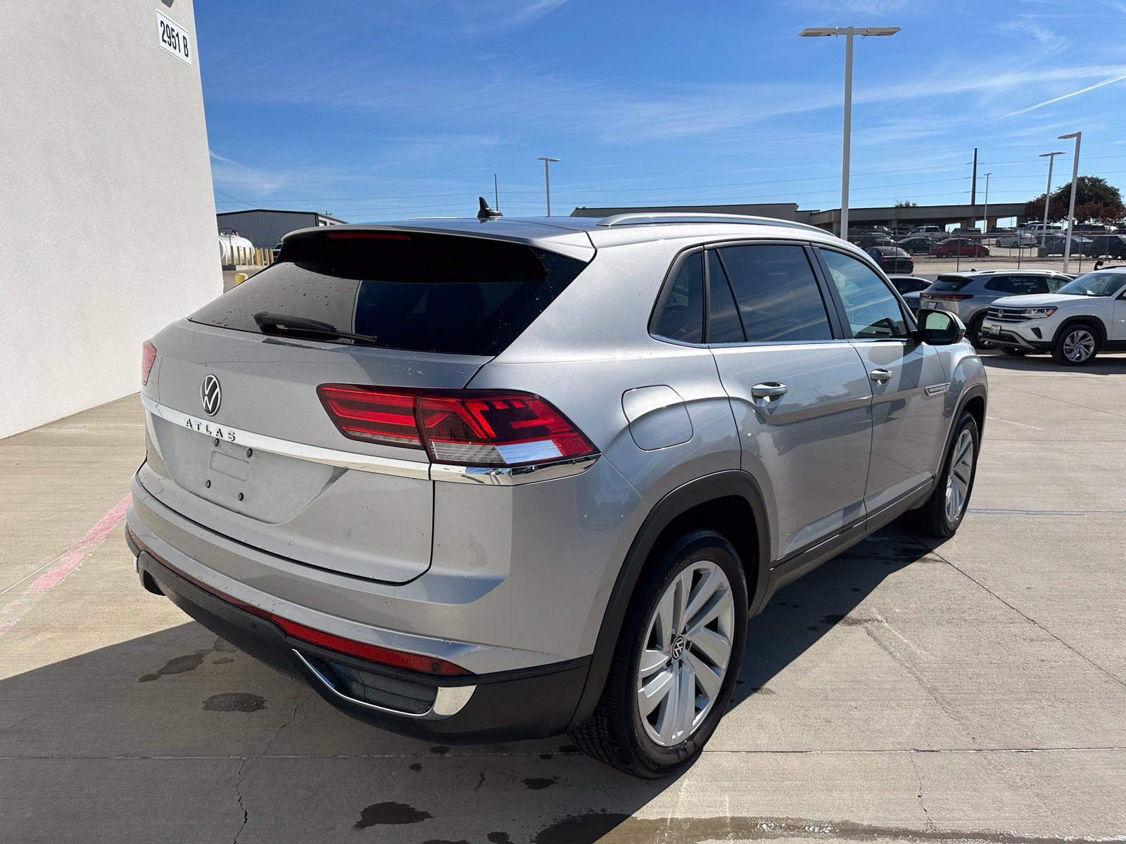 Used 2023 Volkswagen Atlas Cross Sport SE w/ Panoramic Sunroof Package FWD image 7