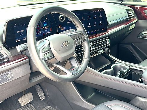 Used 2025 Chevrolet Traverse Z71 AWD/4WD image 13
