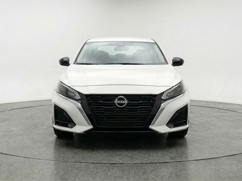 Used 2025 Nissan Altima 2.5 SV image 2