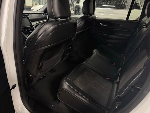 Used 2023 Jeep Grand Cherokee Altitude image 19