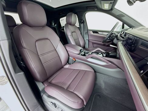 New 2025 Porsche Cayenne Coupe image 30