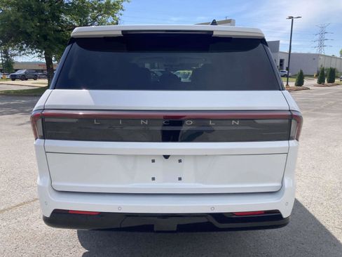 New 2026 Lincoln Navigator L Premier AWD/4WD image 13