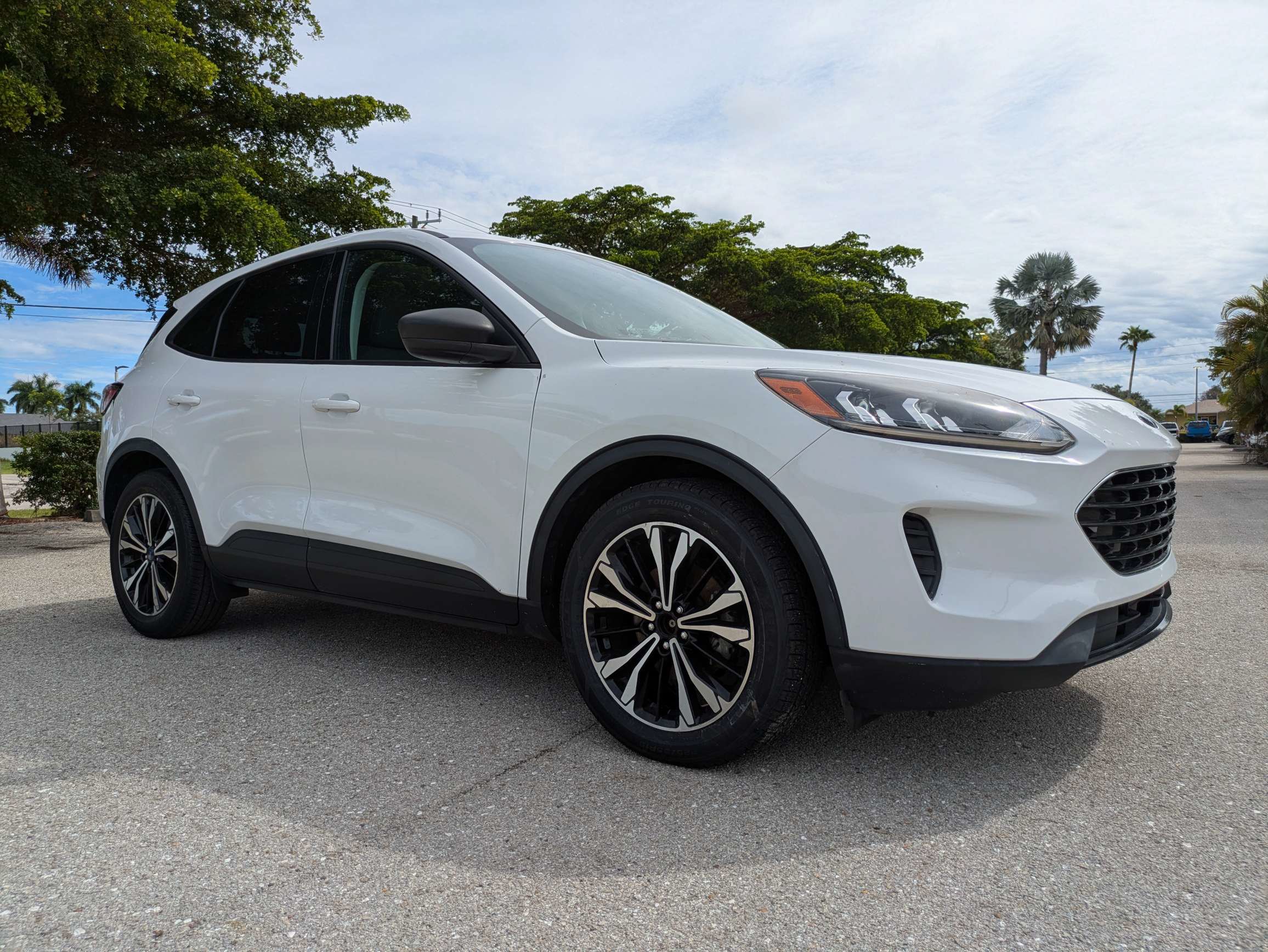 Used 2022 Ford Escape SE w/ SE Sport Appearance Package FWD image 5