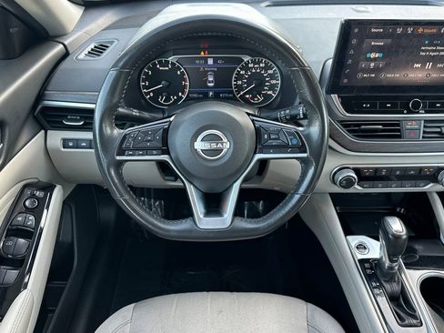 Certified 2023 Nissan Altima 2.5 SV w/ SV Premium Package image 17