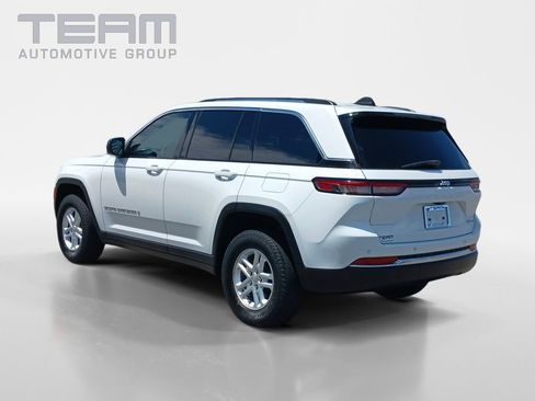 Used 2023 Jeep Grand Cherokee Laredo RWD image 5