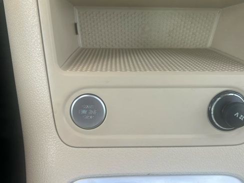 Used 2013 Volkswagen Tiguan SEL image 17