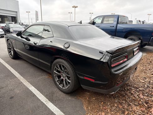 Used 2015 Dodge Challenger SRT w/ Technology Group image 8