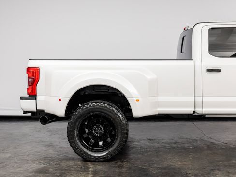 Used 2017 Ford F450 Platinum w/ Platinum Ultimate Package AWD/4WD image 25