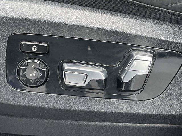Used 2023 BMW X7 M60i w/ Executive Package AWD/4WD image 17