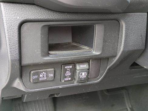 Used 2017 Toyota Tacoma 4x4 Double Cab image 16