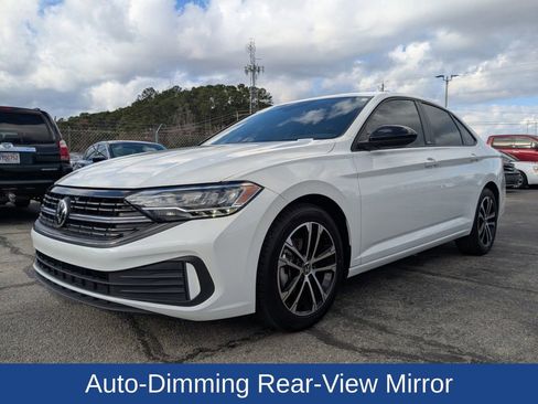 Used 2024 Volkswagen Jetta Sport image 9