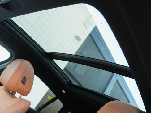 Certified 2025 BMW X4 xDrive30i image 14