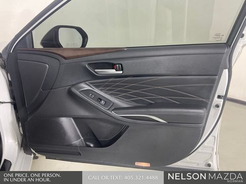 Used 2022 Toyota Avalon Limited w/ Advanced Safety Package FWD image 16