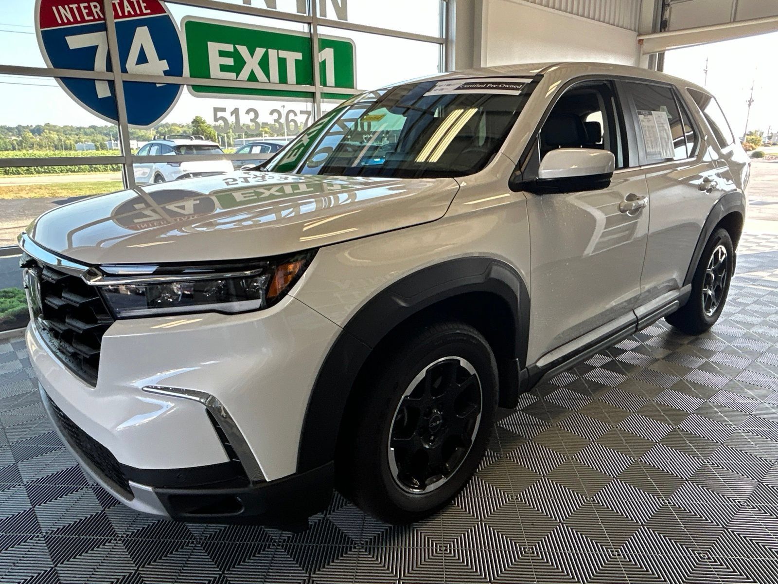 Used 2025 Honda Pilot EX-L image 3