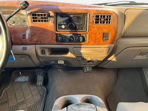 Used 2004 Ford F550 2WD Crew Cab Super Duty image 11