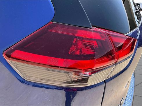 Used 2019 Nissan Rogue SV FWD image 27
